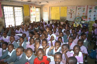 Schoolklassen zitten overvol in Kenya